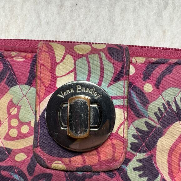 Vera Bradley Quilted Floral Zip Wallet Pink Turnlock ID Holder - Picture 2 of 5